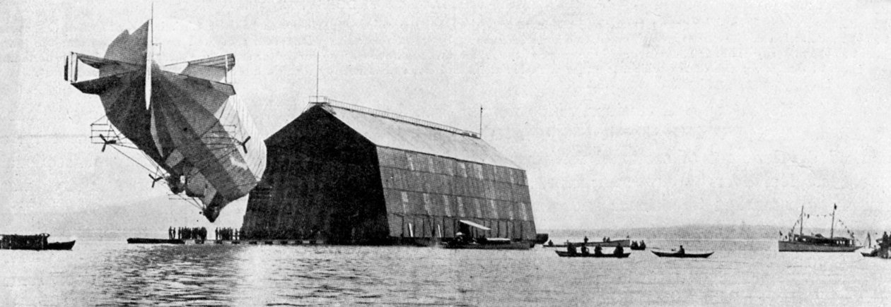 Yüzen kulübesine giren bir Zeplin, c 1900, c1920 by Unbekannt