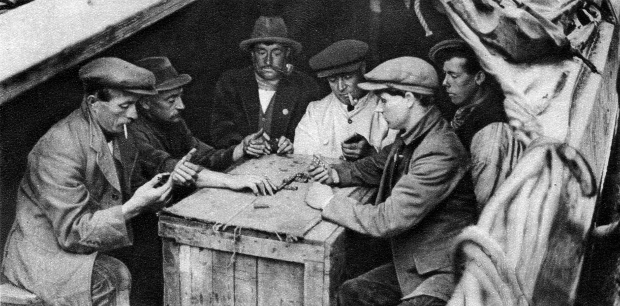 Bir mavna ve arkadaşları, bir kanal teknesinin ambarında domino oynuyor, 1926-1927 by Unbekannt