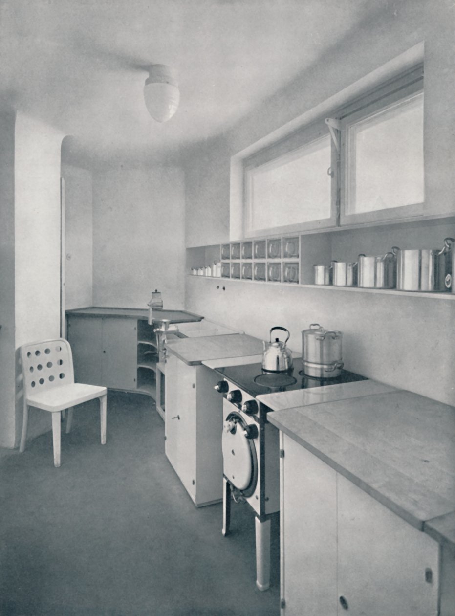 Viyanalı Profesör Oswald Haerdtl tarafından tasarlanan bir mutfak, 1935 by Unbekannt