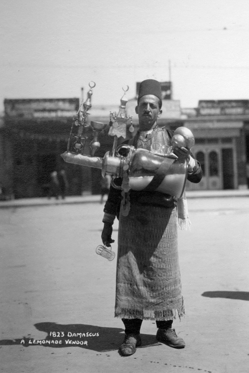 Bir limonata satıcısı, Şam, Suriye, c1920s-c1930s by Unbekannt