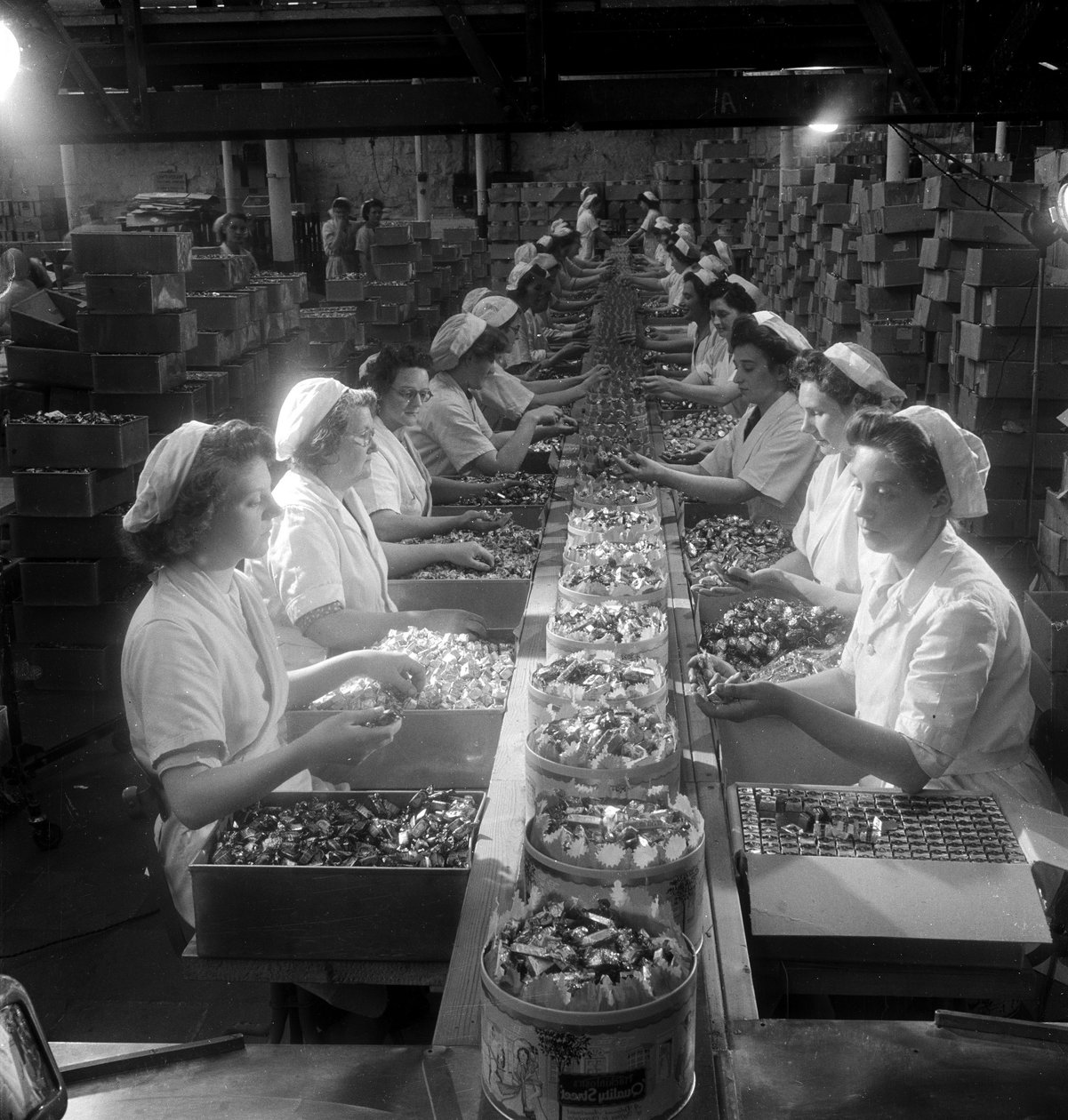 Bir dizi kadın işçi paketi "Quality Street