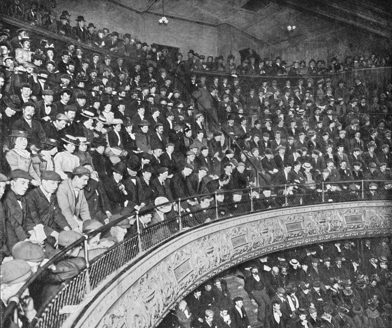 Bir müzik salonu galerisi, Londra, c1900 1901 by Unbekannt