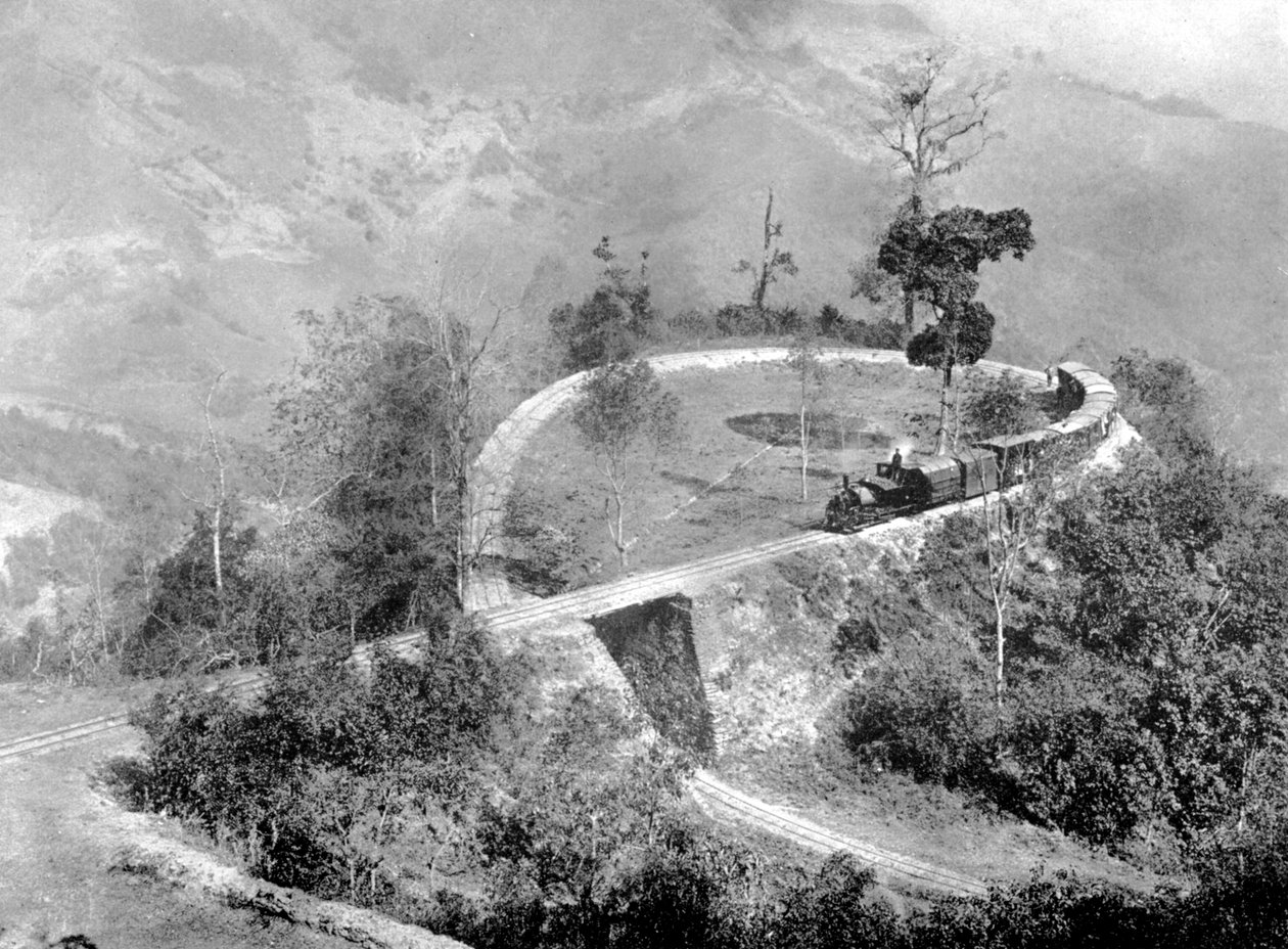 Darjeeling Himalaya Demiryolunda tek bir döngü, Hindistan, c1910 by Unbekannt