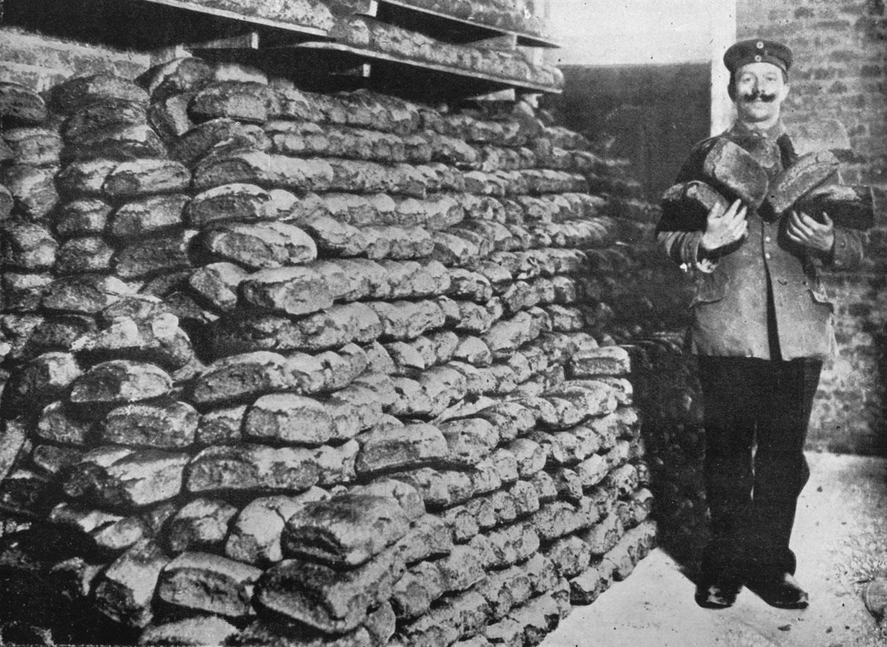 Alman birlikleri için bir savaş ekmeği deposu, 1915 by Unbekannt