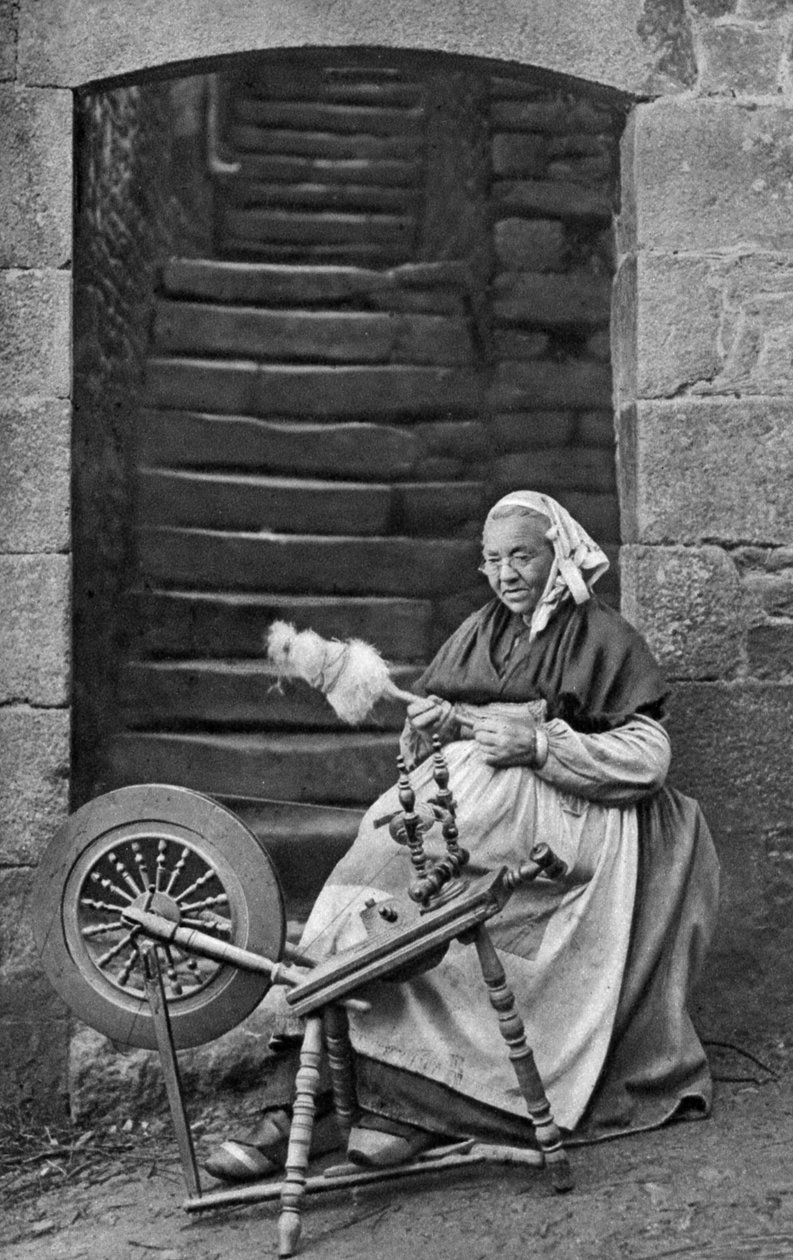 Çıkrık başında bir kadın, Dinan, Brittany, Fransa, c1922 by Unbekannt