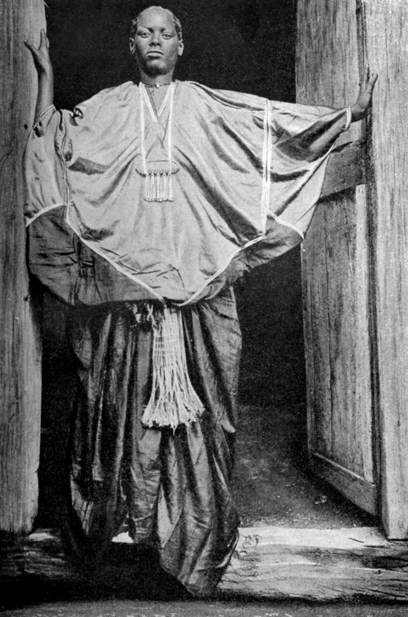 Festival kıyafetleri içinde Hararlı bir kadın, Etiyopya, 1922 by Unbekannt