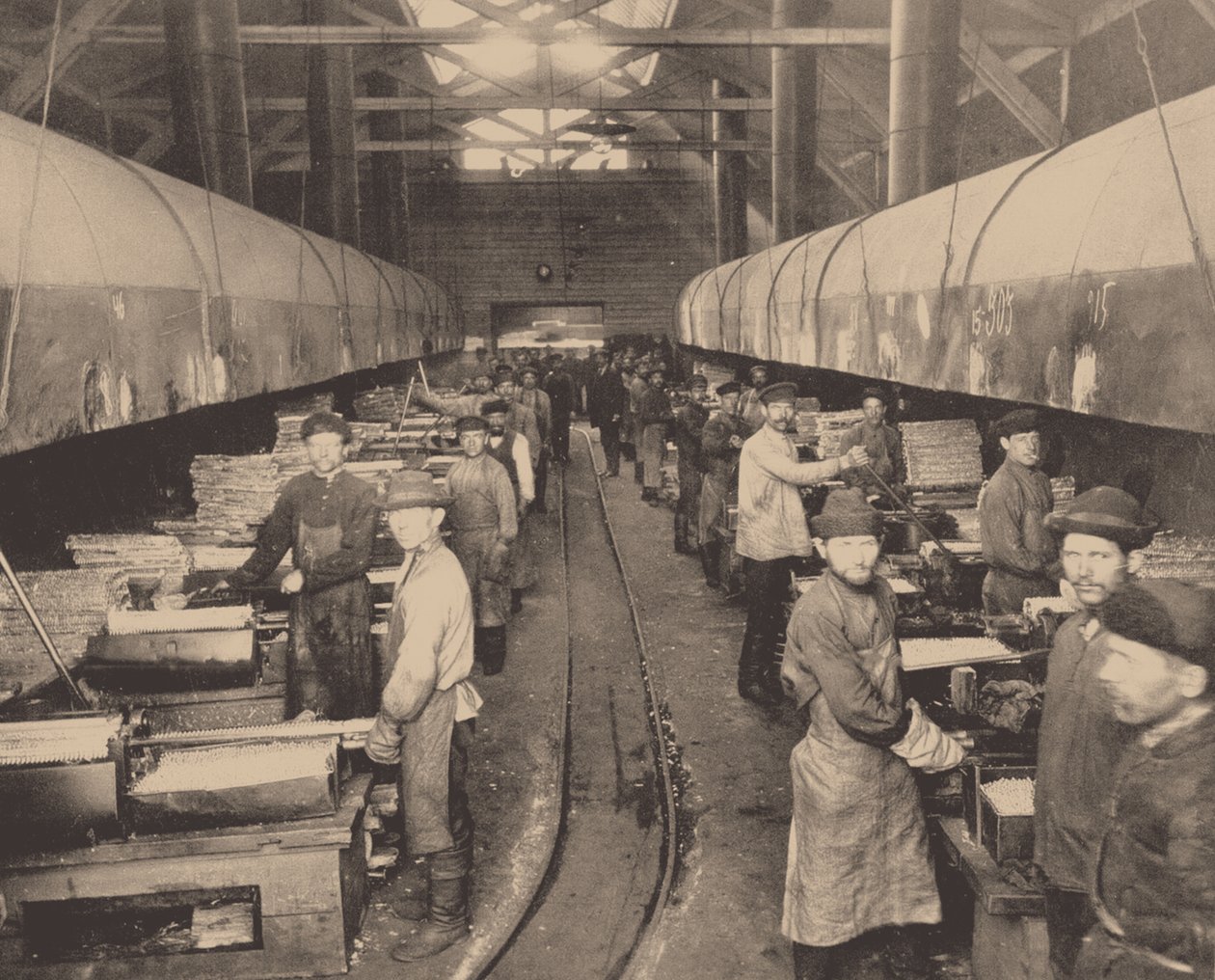 Putilov fabrikasının bir atölyesi, c. 1914 by Unbekannt