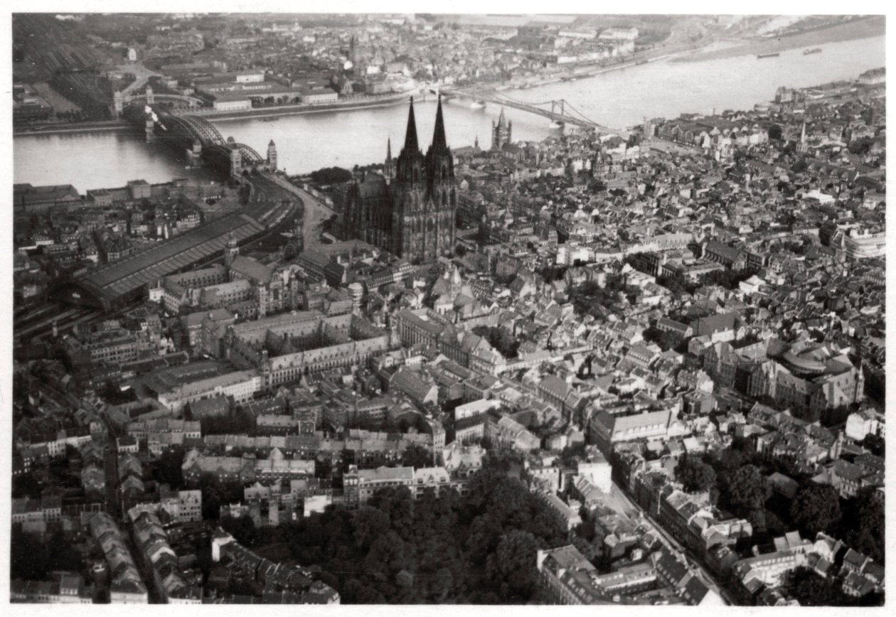 Köln'ün havadan görünümü, Kuzey Ren-Vestfalya, Almanya, bir Zeplin'den, c1931 1933 by Unbekannt