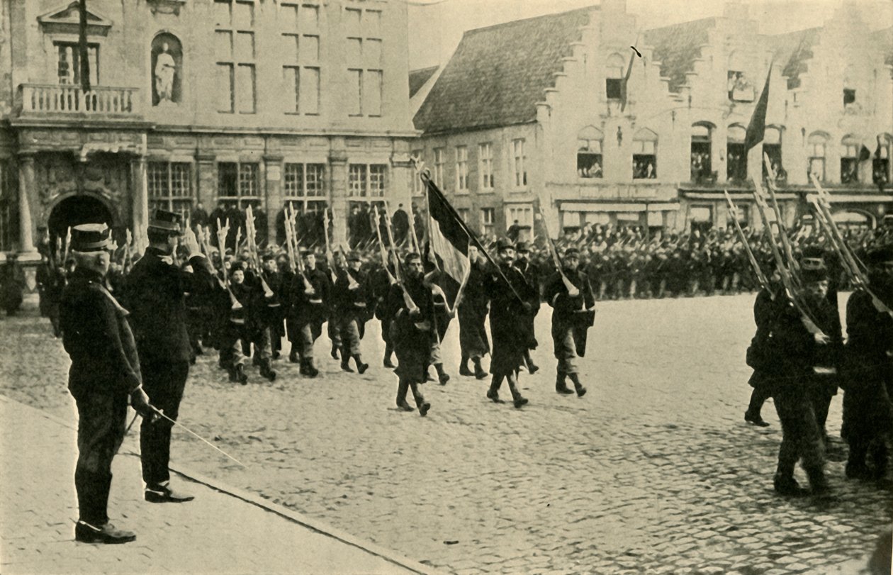 Belçikalı Albert I, birlikleri gözden geçiriyor, Birinci Dünya Savaşı, 1914, c1920. by Unbekannt