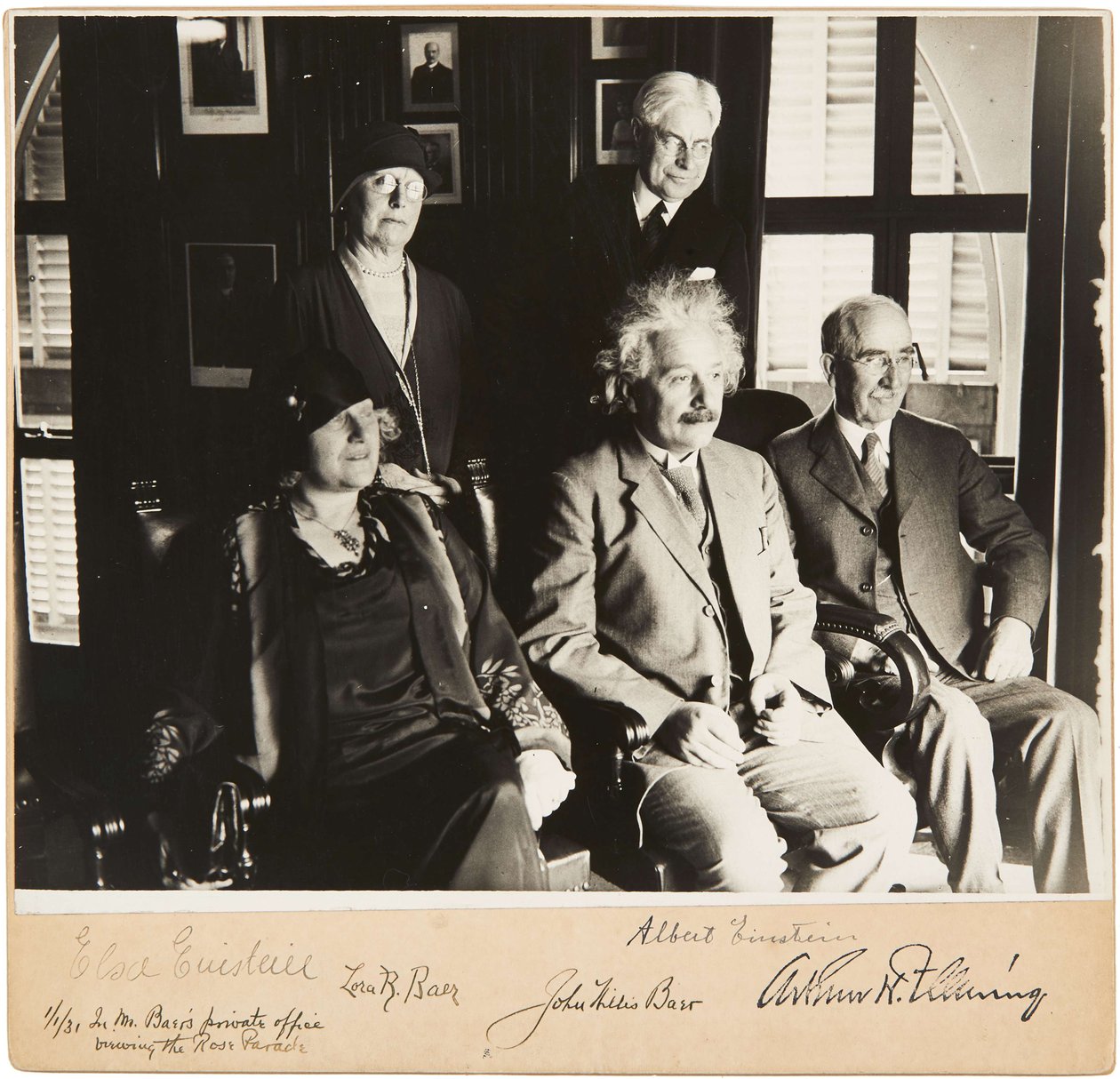 Albert ve Elsa Einstein, John ve Lora Baer ve Arthur H. Fleming, Pasadena, 1 Ocak 1931, 1931. by Unbekannt