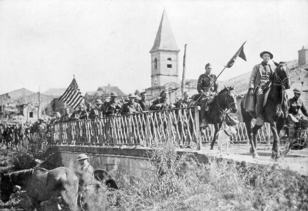 Amerikan askerleri, Saint-Mihiel yakınlarındaki Nonsard köyüne girerken, Fransa, 12-15 Eylül 1918 by Unbekannt