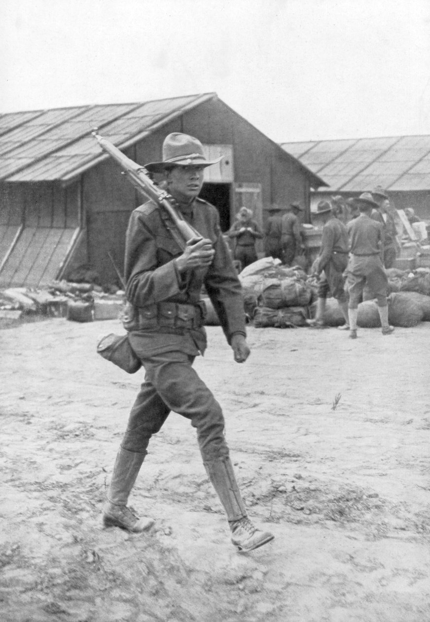 Nöbetçi bir Amerikan askeri, Saint Nazaire, Fransa, c1917 by Unbekannt