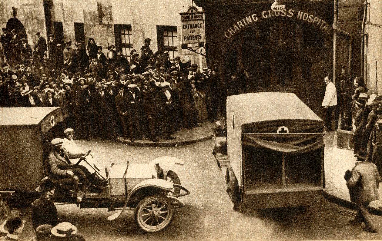 Yaralılarla Charing Cross Hastanesine giden bir ambulans..., Londra, 1914, 1933. by Unbekannt