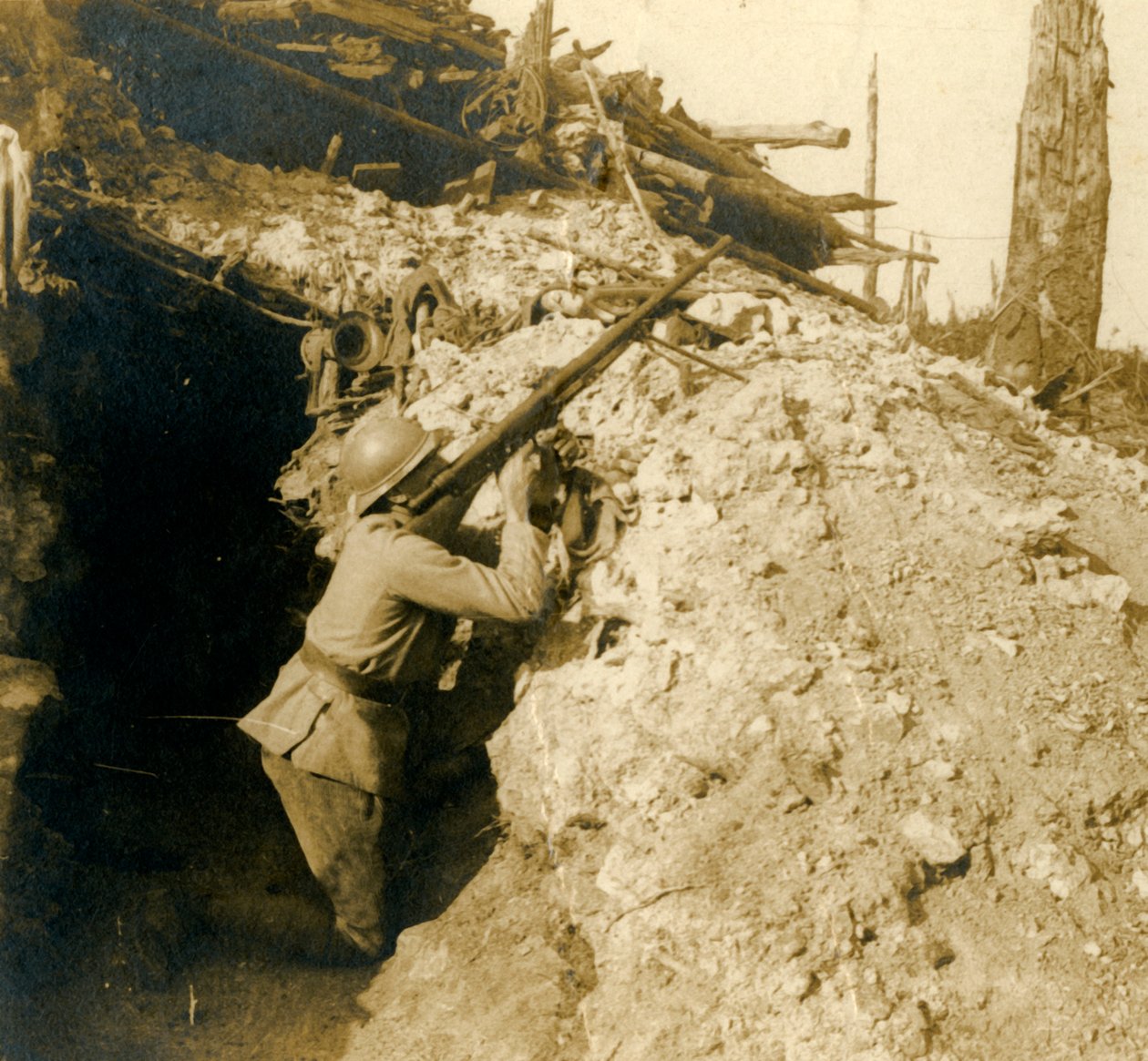Makineli tüfek kullanarak uçaksavar ateşlemesi, c1914-c1918 by Unbekannt