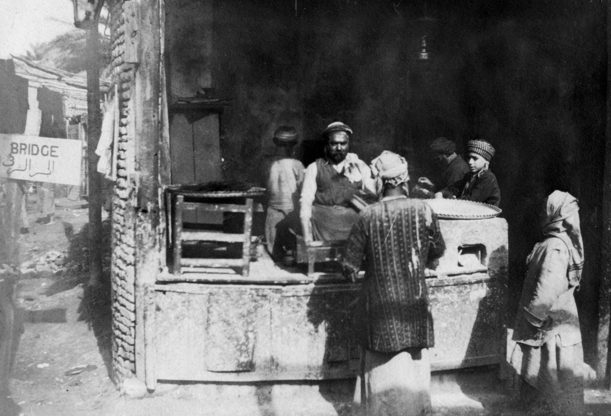 Arap aşçı, Halep yolu, Bağdat, Irak, 1917-1919 by Unbekannt