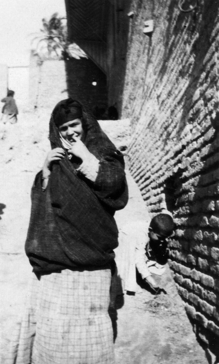 Arap kadın, Irak, 1917-1919 by Unbekannt