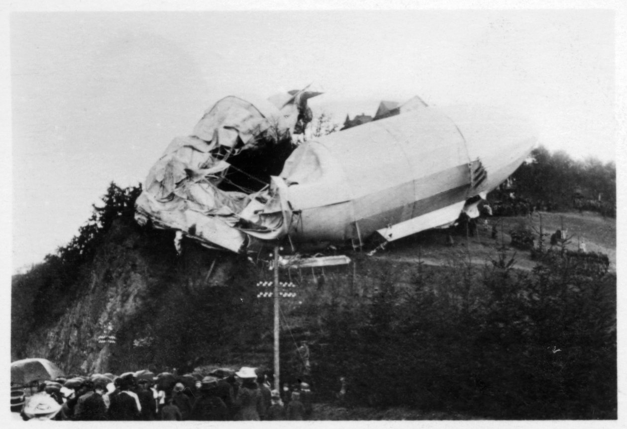 Ordu Zeppelin Z2 LZ5 bir fırtına sırasında Weilburg yakınlarında mahsur kaldı, Almanya, 1910 1933 by Unbekannt