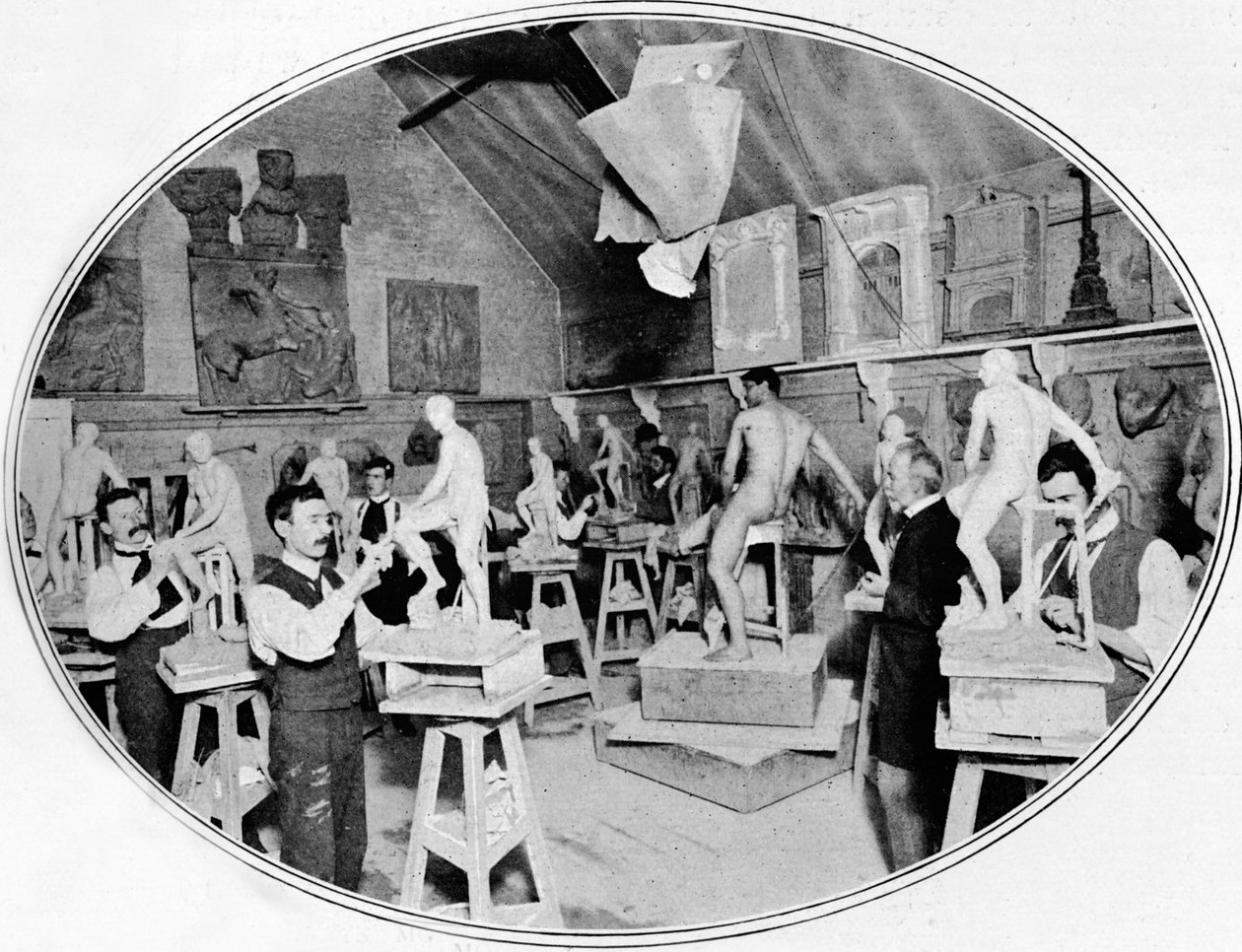 Heykel modelleme sınıfındaki sanat öğrencileri, Londra, c1900 1901 by Unbekannt