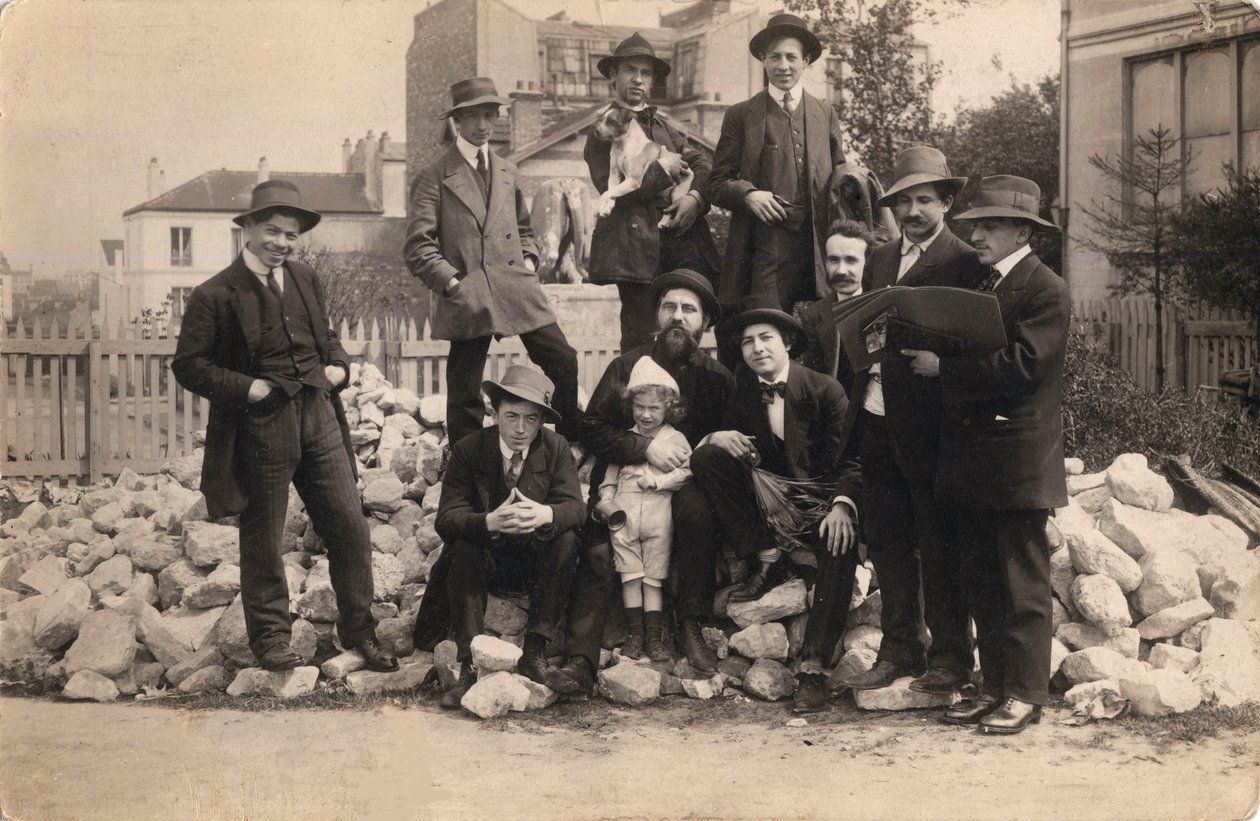 La Ruche önündeki sanatçılar, Montparnasse, 1914. by Unbekannt