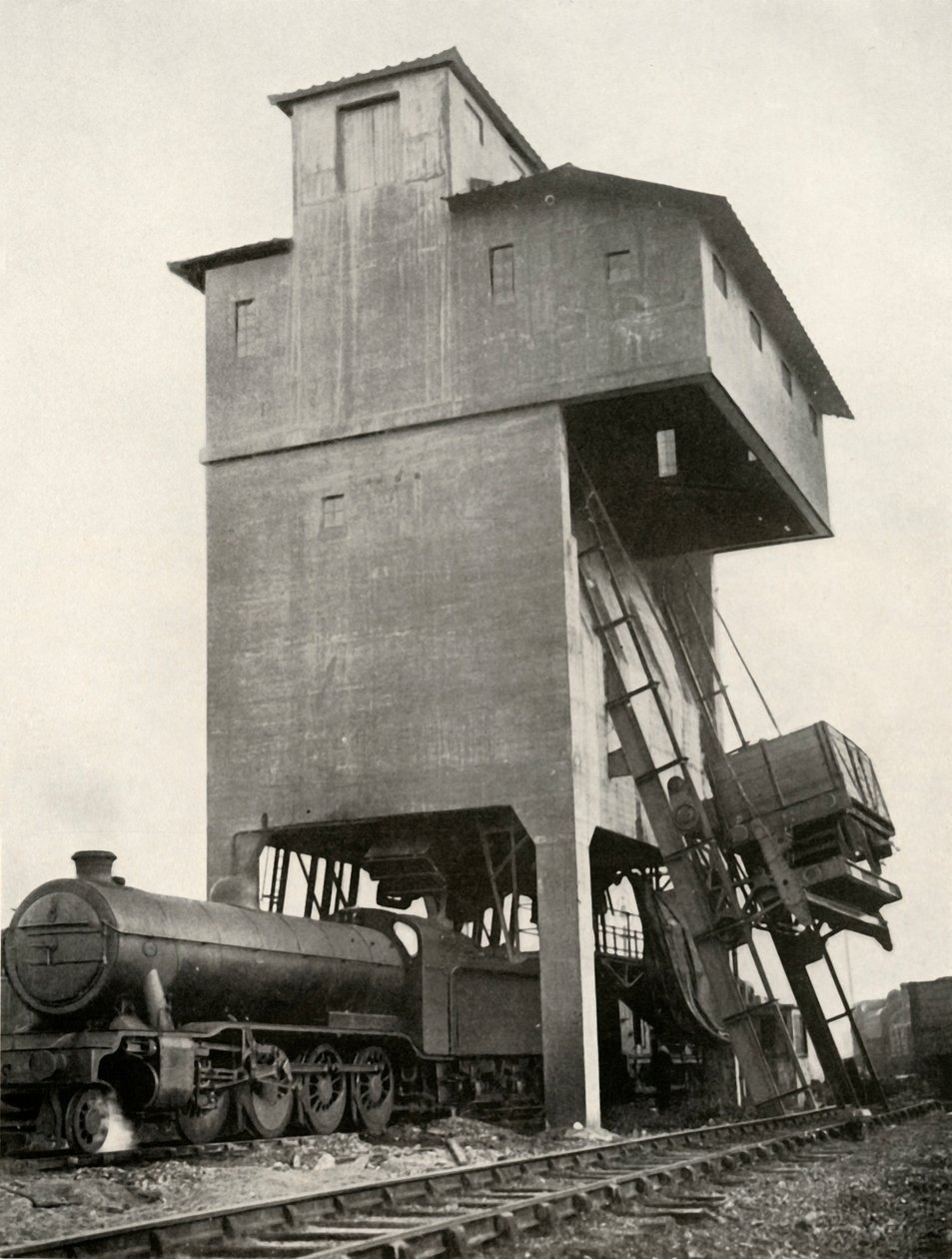 Hornsey İstasyonunda Otomatik Kömürleme, Middlesex, 1935. by Unbekannt