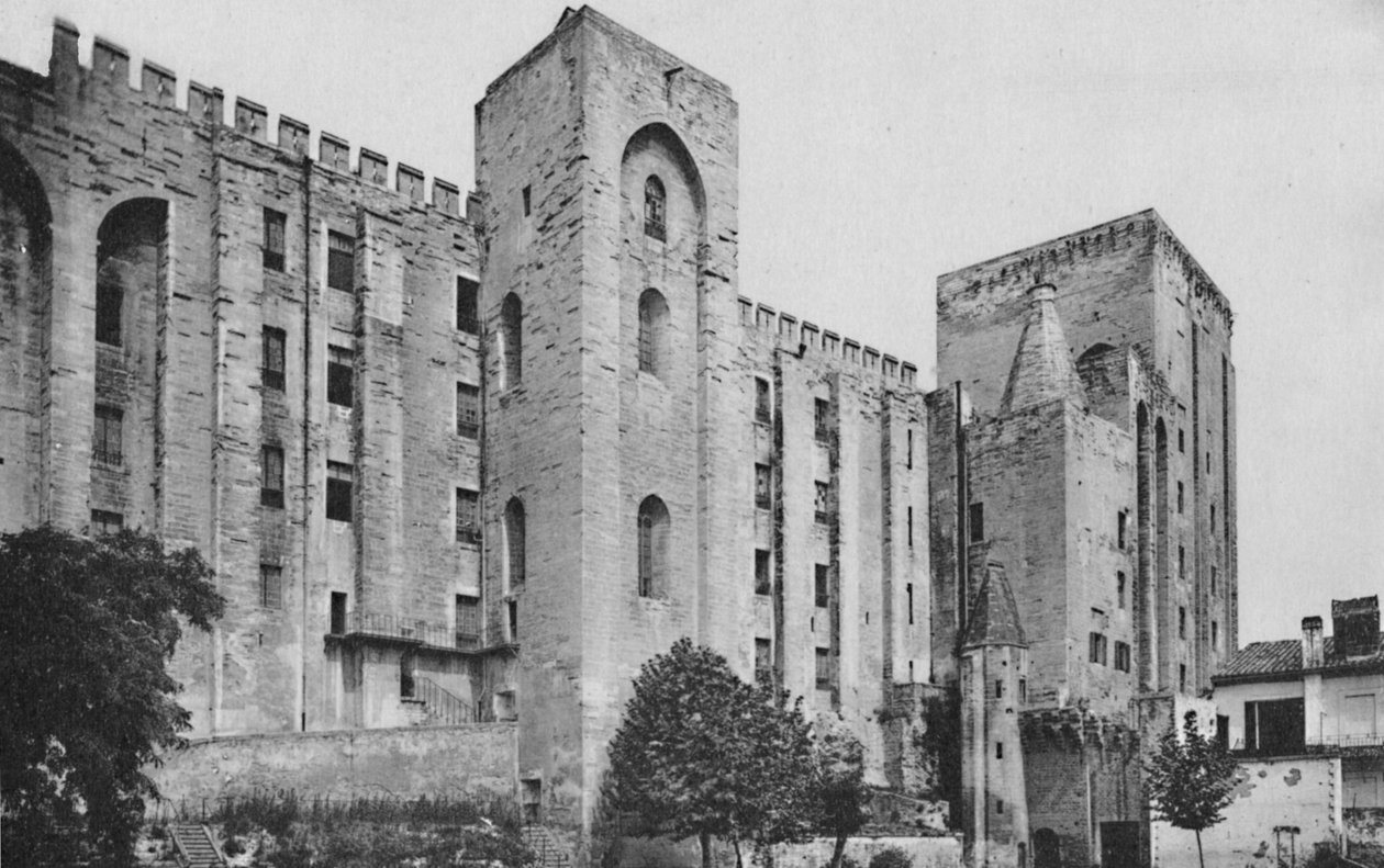 Avignon. - Papalar Sarayı St. Jean ve Trouillas Kuleleri Batı Cephesi, c1925 by Unbekannt