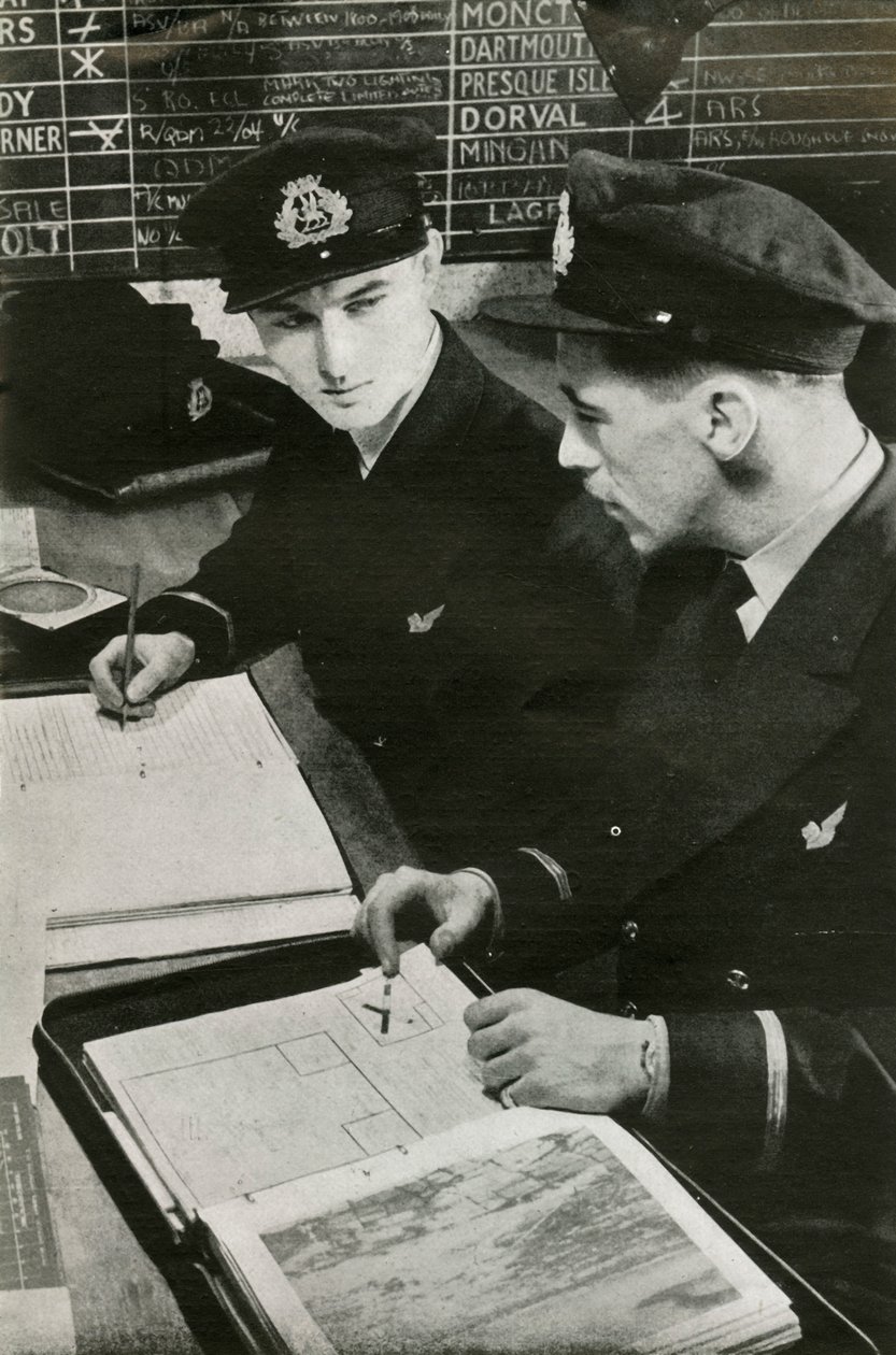 BOAC seyrüsefer görevlileri bir uçuş planı hazırlıyor, II. Dünya Savaşı, c1939-c1944 1946. by Unbekannt