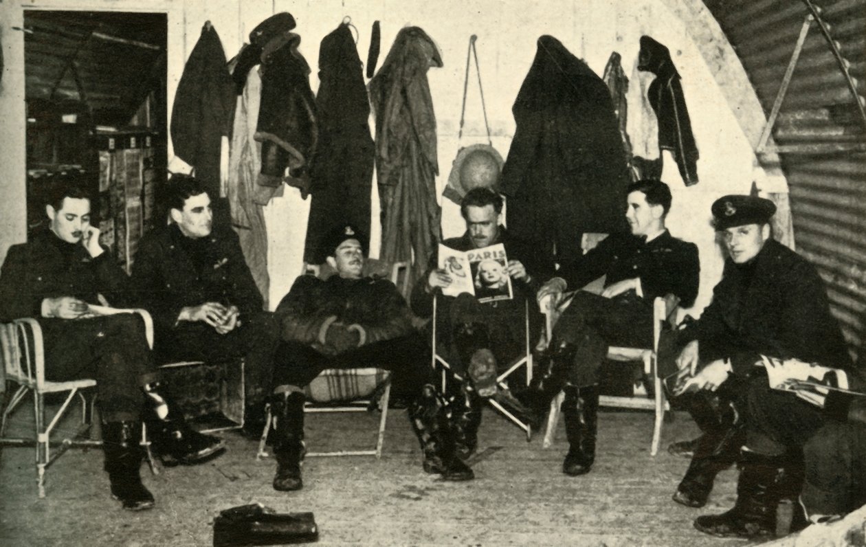 B Hazırlıkta Uçuş, c1939-1940, 1941. by Unbekannt