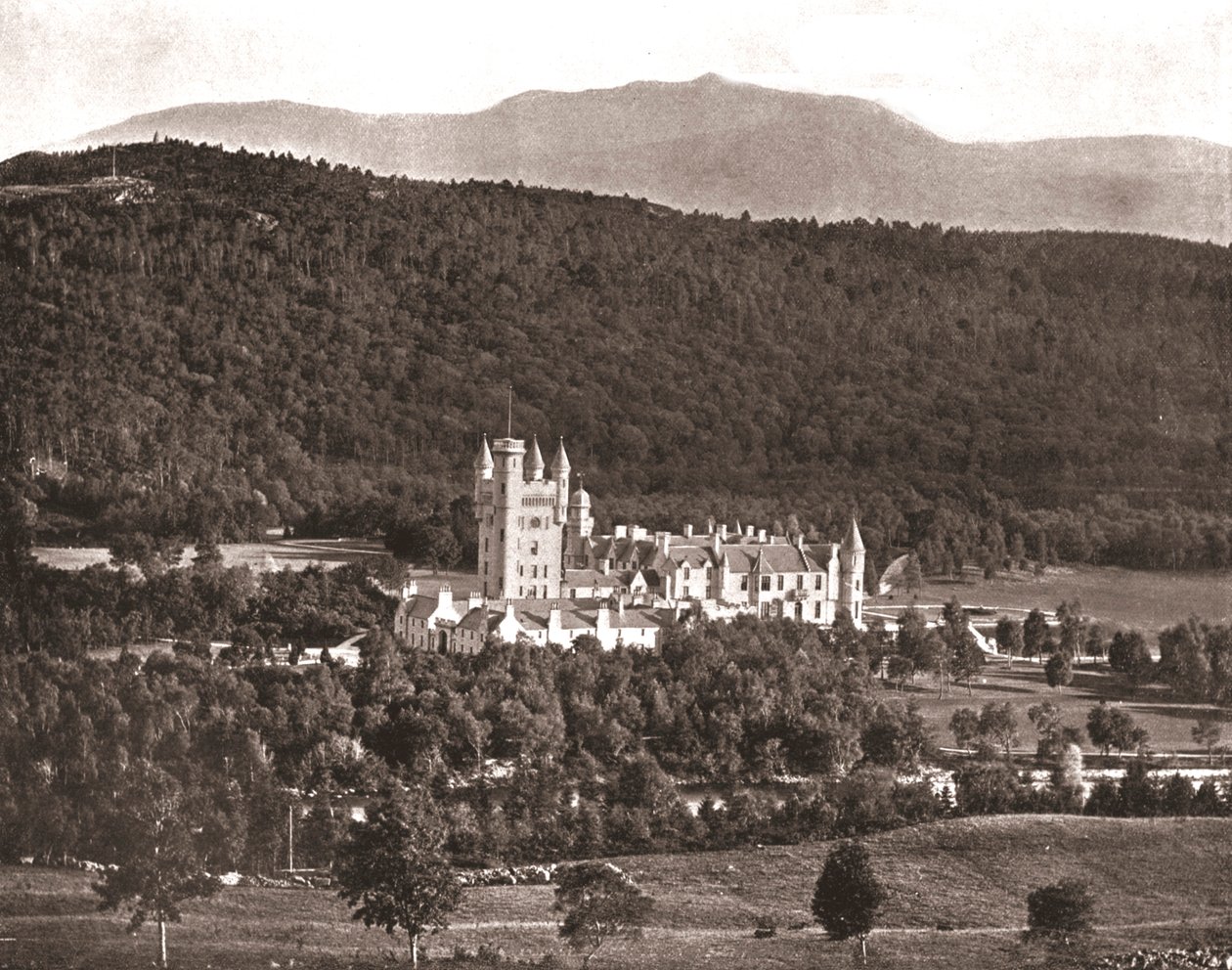 Balmoral Şatosu, Aberdeenshire, İskoçya, 1894. by Unbekannt