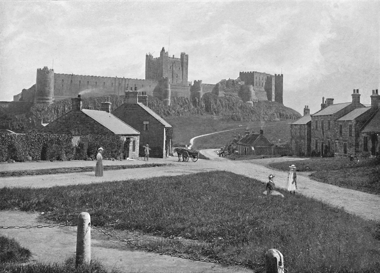 Bamburgh Kalesi, köyden, c1896 by Unbekannt
