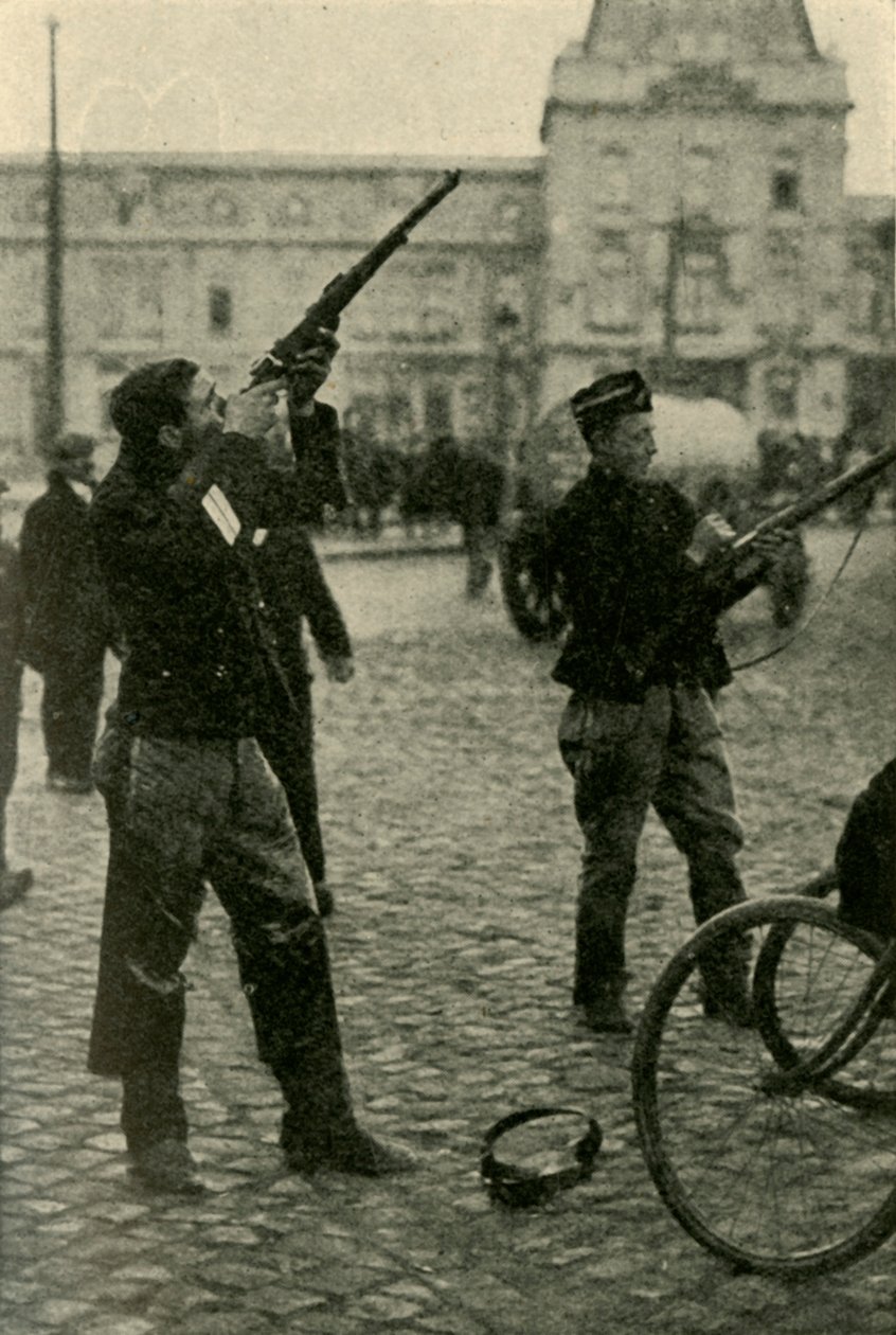 Belçikalı askeri bisikletçiler bir Alman uçağına ateş ediyor, Birinci Dünya Savaşı, 1914-1918, c1920. by Unbekannt