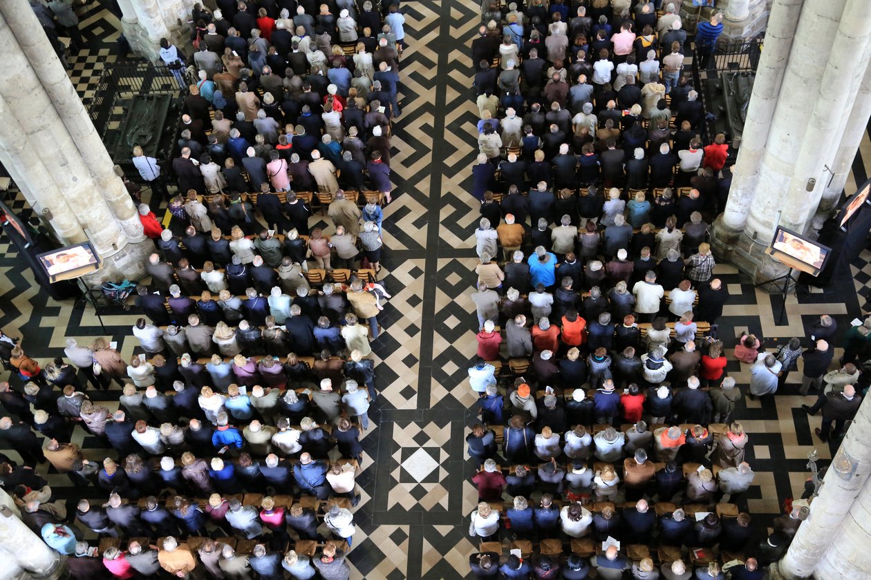 İnananlar Meclisi. Piskoposluk koordinasyonu. Amiens Katedrali, Amiens, Fransa by Unbekannt