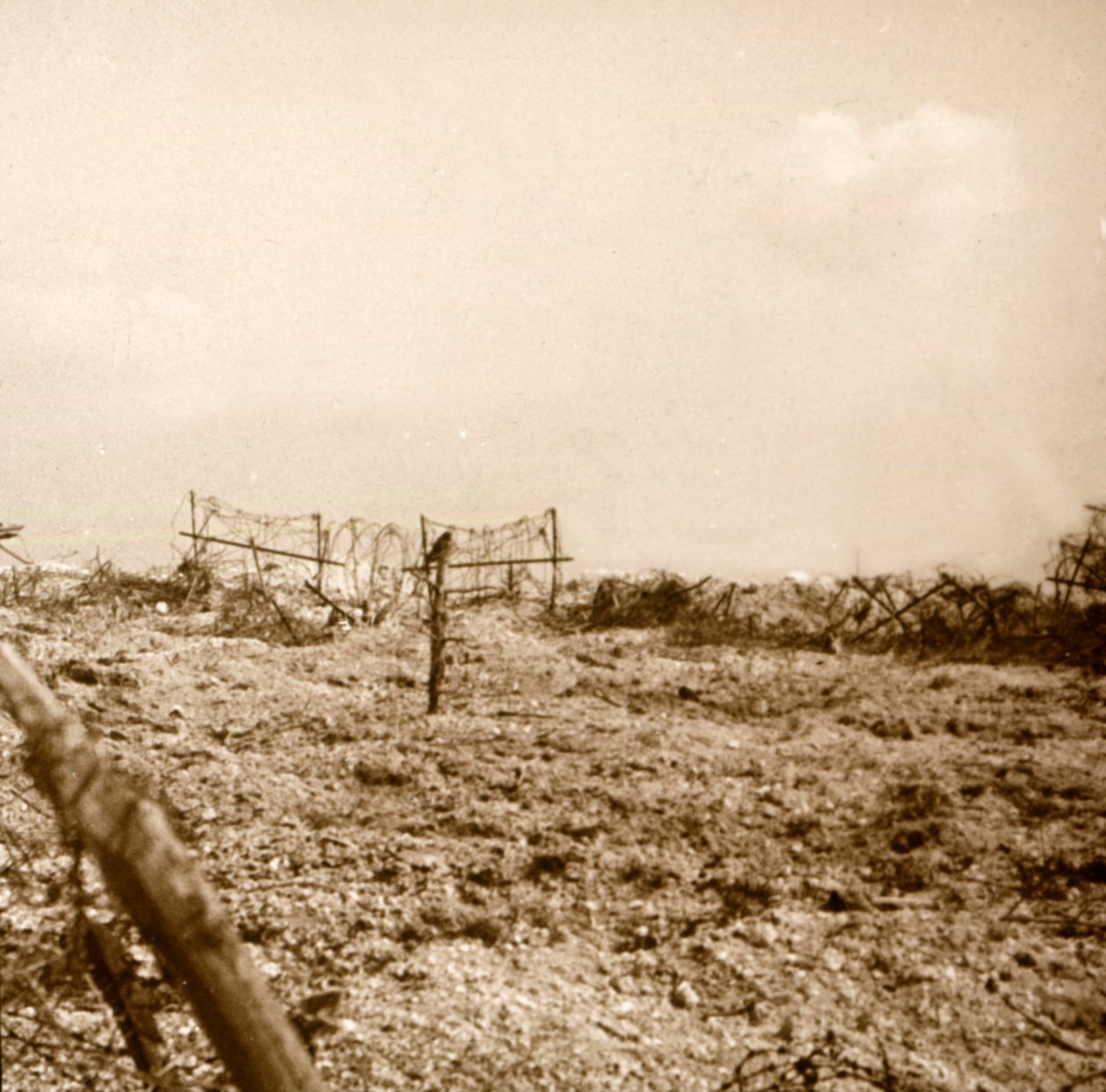 Satırlar arasında, Verdun, kuzey Fransa, c1914-c1918 by Unbekannt
