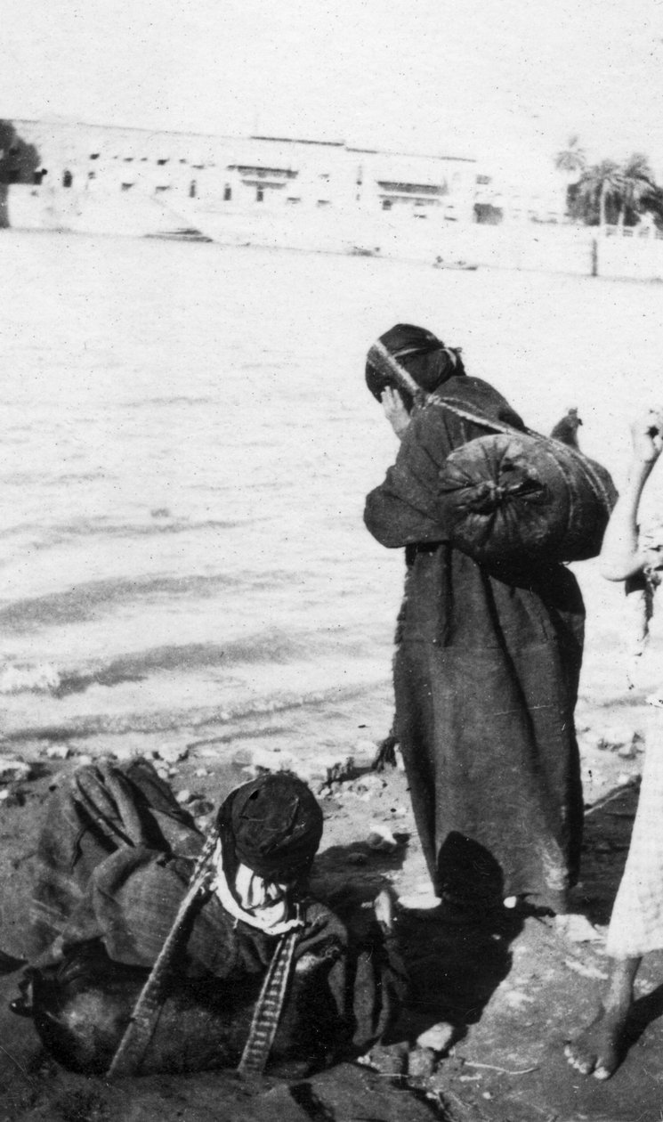 Bhistis veya Su Taşıyıcıları, Basra, Irak, 1917-1919 by Unbekannt
