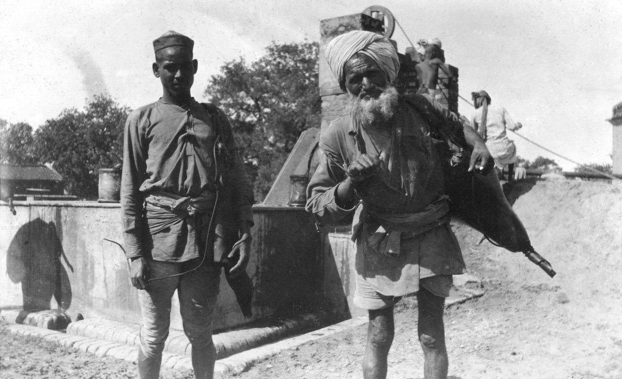Bhistis veya su taşıyıcıları, Agra, Hindistan, 1916-1917 by Unbekannt