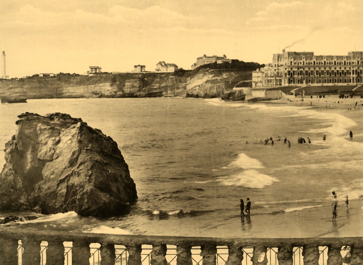 Biarritz - Hotel du Palais ve Körfez, c1930. by Unbekannt