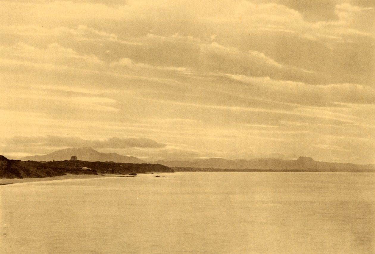 Biarritz - Pirenelerin Zinciri, c1930. by Unbekannt