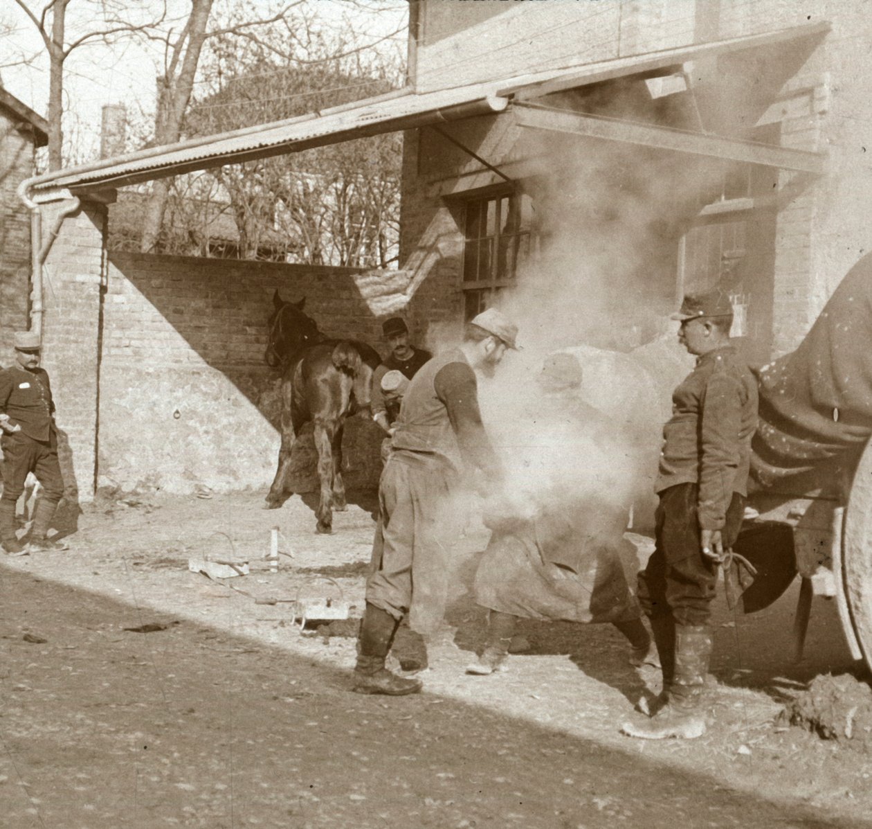 Demirci nal atıcı, Suippes, kuzey Fransa, c1914-c1918 by Unbekannt