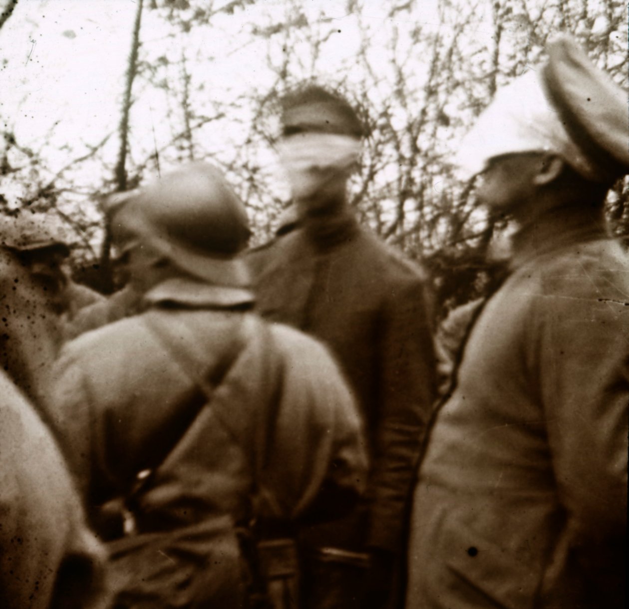 Gözleri bağlı askerler, Kasım 1918 by Unbekannt