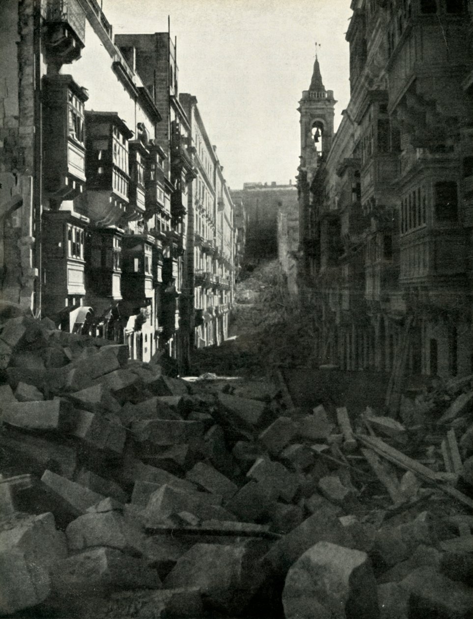 Malta sokağında bomba hasarı, İkinci Dünya Savaşı, 1942 1944. by Unbekannt