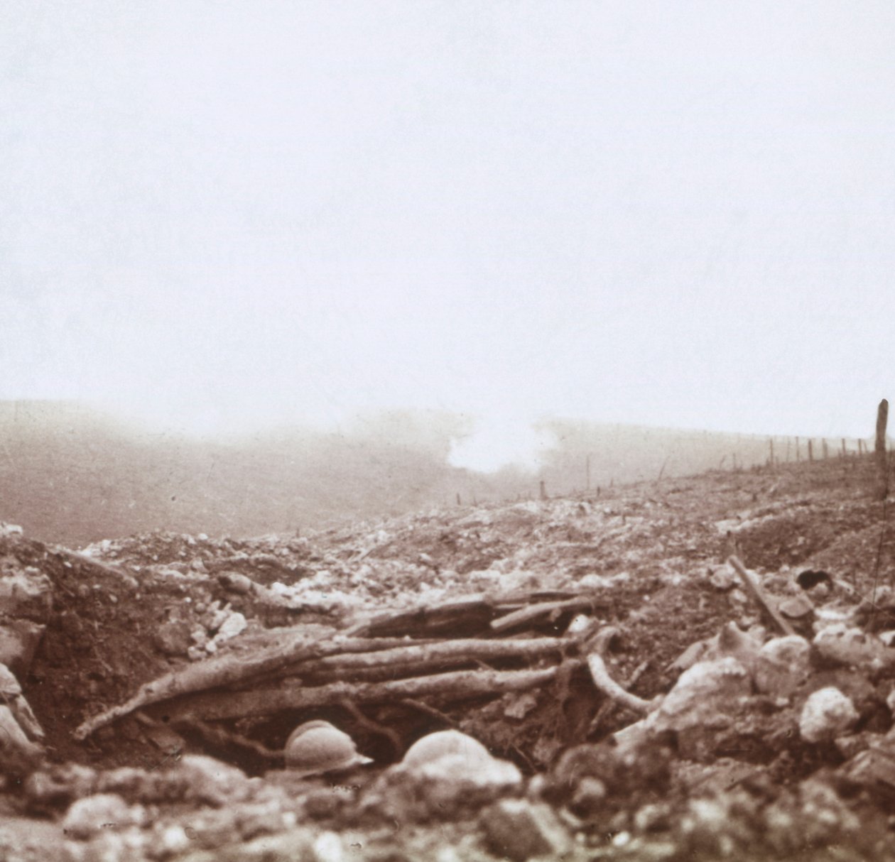 Bombardıman, Le Mort Homme, Dead Mans Tepesi, kuzey Fransa, c1914-c1918. by Unbekannt