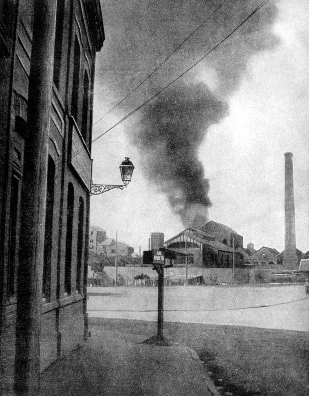Almanlar tarafından bir mayının bombalanması, Pas-de-Calais, Fransa, 1915 by Unbekannt