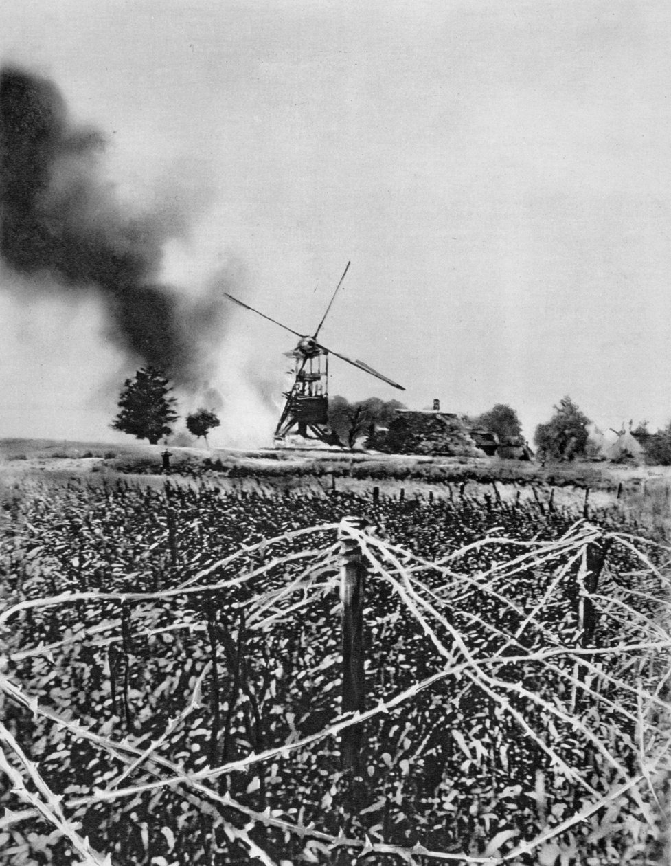 Yangın mermileri ile bir yel değirmeninin bombardımanı, Artois, Fransa, I. Dünya Savaşı, 1915 by Unbekannt