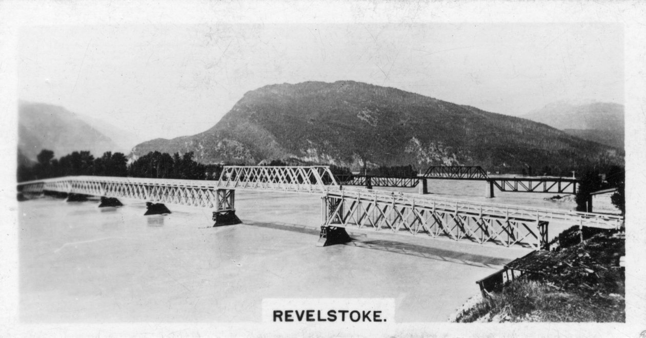 Columbia Nehri üzerindeki köprü, Revelstoke, Britanya Kolumbiyası, Kanada, c1920