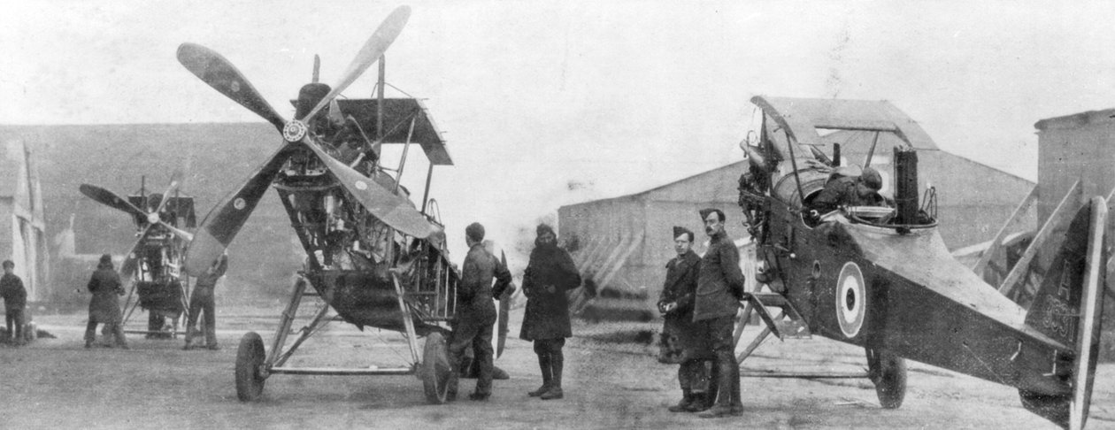 İngiliz Kraliyet Uçan Kolordu uçağı tamir altında, c1916 by Unbekannt