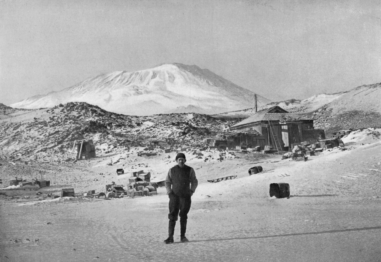 İngiliz kaşif Ernest Shackleton, Cape Royds ana kampında, Antarktika, 1908 by Unbekannt