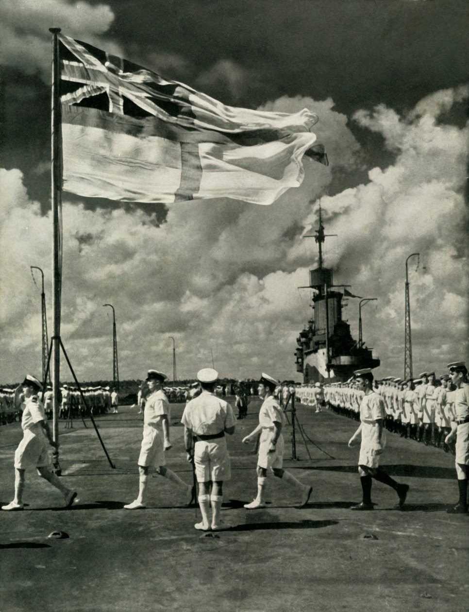 Bir uçak gemisinin güvertesindeki İngiliz denizciler, İkinci Dünya Savaşı, c1943. by Unbekannt