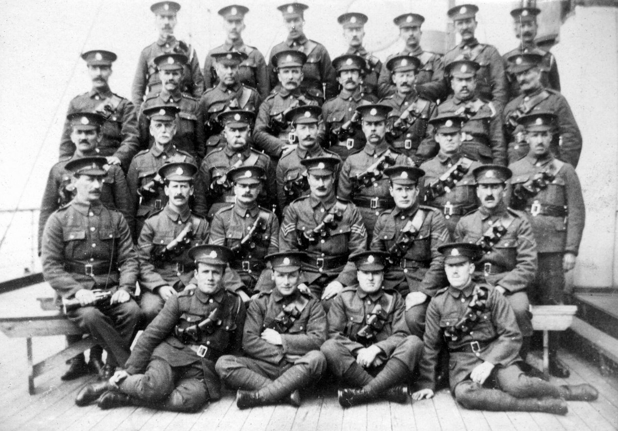 İngiliz askerleri hapishane gemisinde Royal Edward Southend açıklarında demirledi, Kasım 1914 by Unbekannt