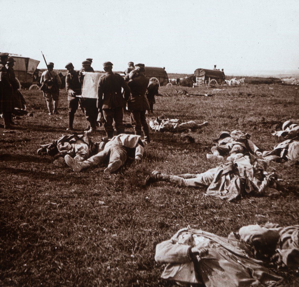 Cesetlerin gömülmesi, Sainte-Marie-à-Py, kuzey Fransa, c1914-c1918 by Unbekannt