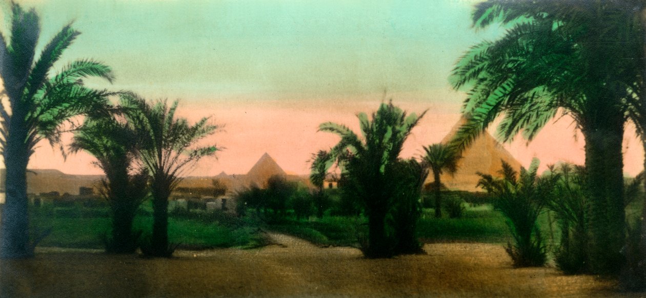 Kahire: Giza Piramitleri yakınlarındaki köy, c1918-c1939. by Unbekannt