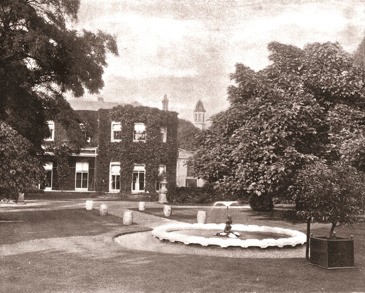 Cambridge Cottage, Kew Green, Londra, 1894. by Unbekannt